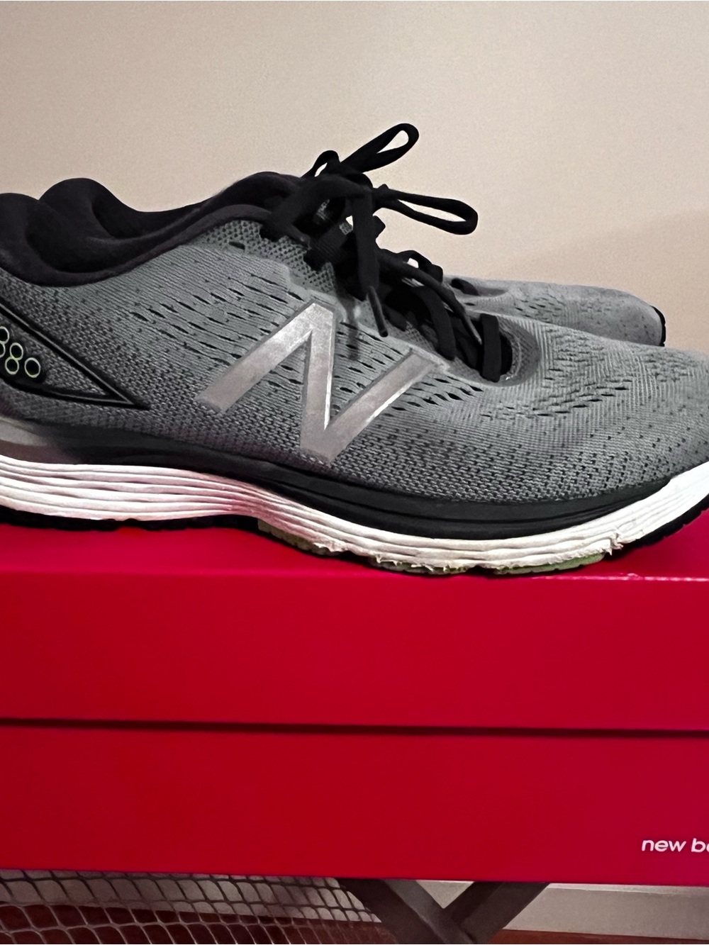 New Balance Men's Gray Athletic Running Shoes with Black Accents
